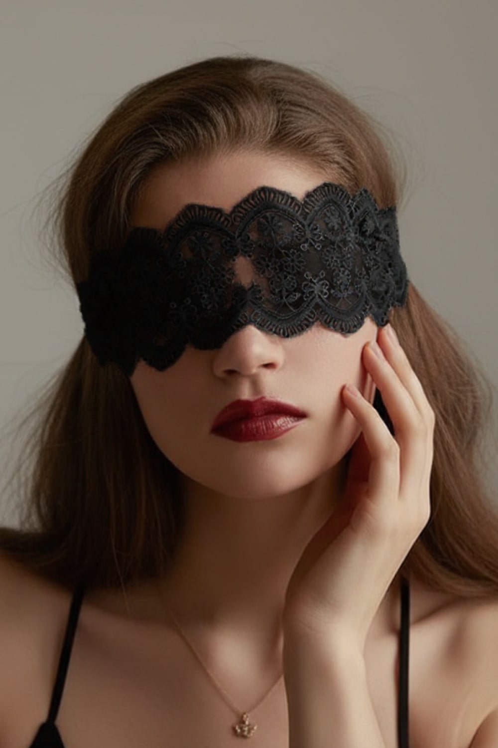 Masque Abigaël en dentelle Noir